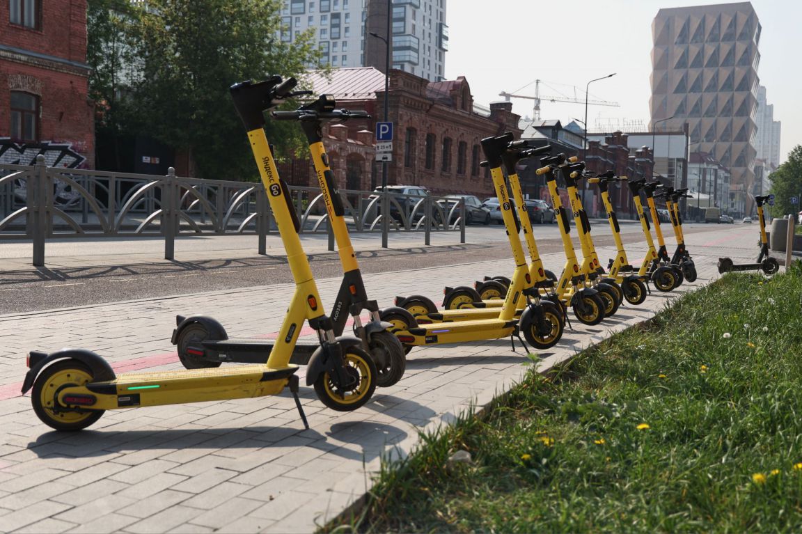 В Екатеринбурге двое маленьких детей получили травмы из-за самокатчиков -  «Уральский рабочий»